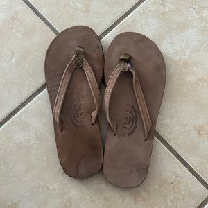 Women’s rainbow size 6